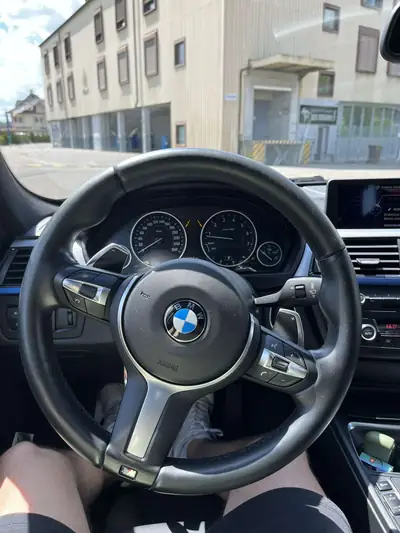 BMW 335i xDrive 2013 — Berline sportive 306 ch, équipement M Performance — cruscotto