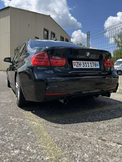 BMW 335i xDrive 2013 — Berline sportive 306 ch, équipement M Performance — interni