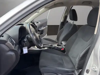 Subaru Impreza 1.5R Swiss — Berline polyvalente 4x4, climat et sièges chauffants — Miniatur 9