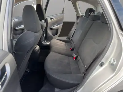 Subaru Impreza 1.5R Swiss — Berline polyvalente 4x4, climat et sièges chauffants — Miniatur 13