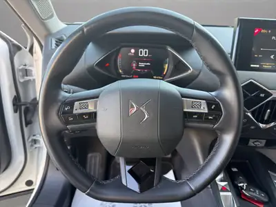 DS 3 Crossback 1.2 PureTech Bastille 2022 — Citadin urbain chic, sans accident — Thumbnail 10