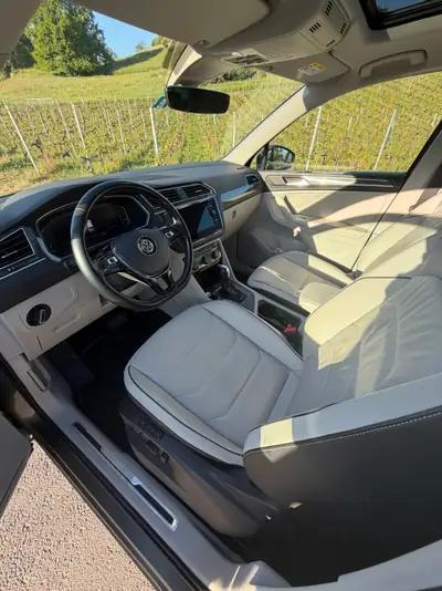 VW Tiguan 1.5 TSI Comfortline — SUV familial très bien équipé, toit panoramique, 104 500 km — vista posteriore