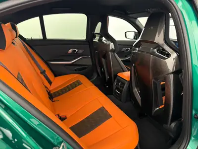 BMW M3 Competition M xDrive 2025 — Berline haute performance, 5 800 km seulement — Miniatur 10