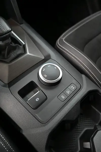 VW Amarok 3.0 TDI Style Winter — Pick-up robuste, V6 diesel 240 ch et 4Motion — Miniature 19