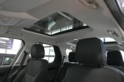 Land Rover Discovery 2.0 SD4 SE — SUV 7 places, attelage 3.5T et caméra 360° — Miniature 11