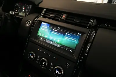Land Rover Discovery 2.0 SD4 SE — SUV 7 places, attelage 3.5T et caméra 360° — Miniature 15