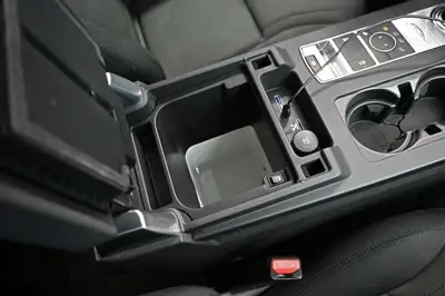 Land Rover Discovery 2.0 SD4 SE — SUV 7 places, attelage 3.5T et caméra 360° — Miniature 16