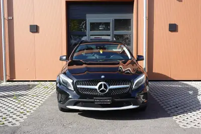 Mercedes-Benz GLA 200 CDI — SUV compact diesel, 8 roues, sièges chauffants — côté