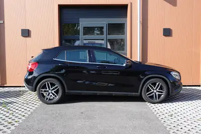 Mercedes-Benz GLA 200 CDI — SUV compact diesel, 8 roues, sièges chauffants — intérieur