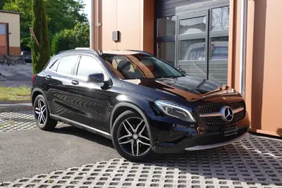 Mercedes-Benz GLA 200 CDI — SUV compact diesel, 8 roues, sièges chauffants — détail