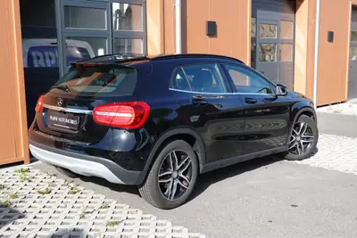 Mercedes-Benz GLA 200 CDI — SUV compact diesel, 8 roues, sièges chauffants — Miniature 7