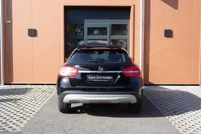 Mercedes-Benz GLA 200 CDI — SUV compact diesel, 8 roues, sièges chauffants — Miniature 9
