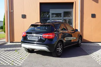 Mercedes-Benz GLA 200 CDI — SUV compact diesel, 8 roues, sièges chauffants — Miniature 8