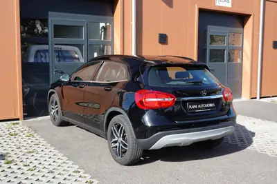 Mercedes-Benz GLA 200 CDI — SUV compact diesel, 8 roues, sièges chauffants — Miniature 10
