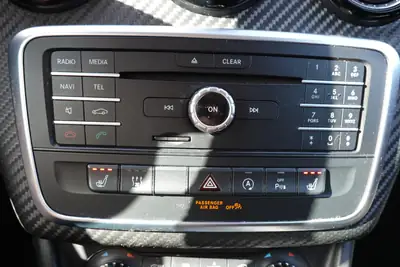 Mercedes-Benz GLA 200 CDI — SUV compact diesel, 8 roues, sièges chauffants — Miniature 16