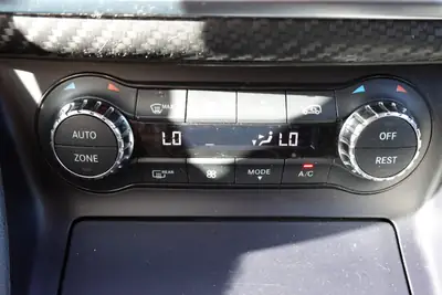 Mercedes-Benz GLA 200 CDI — SUV compact diesel, 8 roues, sièges chauffants — Miniature 18