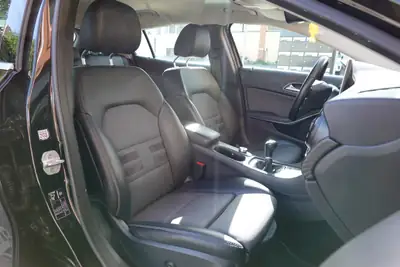 Mercedes-Benz GLA 200 CDI — SUV compact diesel, 8 roues, sièges chauffants — Miniature 22