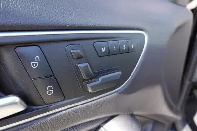 Mercedes-Benz GLA 200 CDI — SUV compact diesel, 8 roues, sièges chauffants — Miniature 23