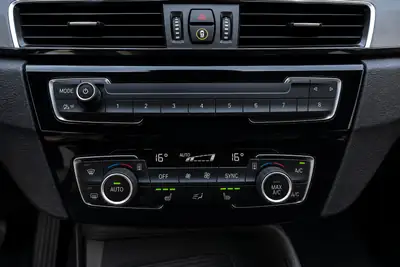 BMW X1 20d xDrive — SUV compact diesel, état impeccable, équipement complet — Miniatur 11