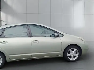 Toyota Prius 1.5 Hybrid — Berline écologique de 2008, entretien impeccable — Thumbnail 7