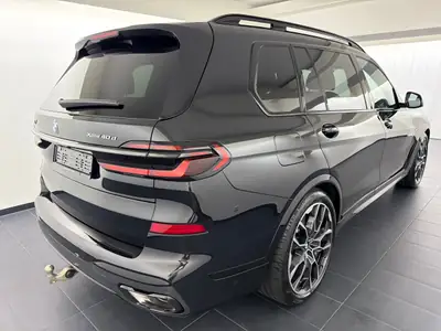 BMW X7 xDrive 48 40d M Sport Pro — SUV premium 7 places, diesel hybride, première main — Heckansicht