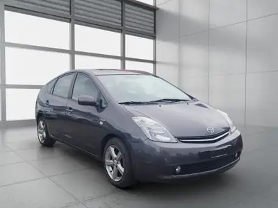 Toyota Prius 1.5 Hybrid — Pionnière écologique, entretien exemplaire — rear view