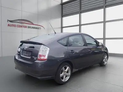 Toyota Prius 1.5 Hybrid — Pionnière écologique, entretien exemplaire — dashboard