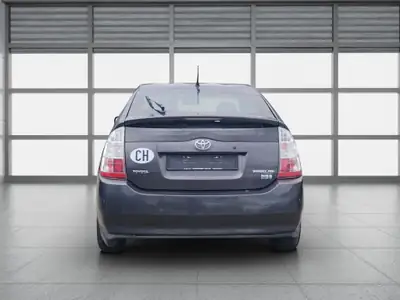 Toyota Prius 1.5 Hybrid — Pionnière écologique, entretien exemplaire — detail