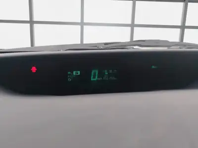 Toyota Prius 1.5 Hybrid — Pionnière écologique, entretien exemplaire — Thumbnail 11