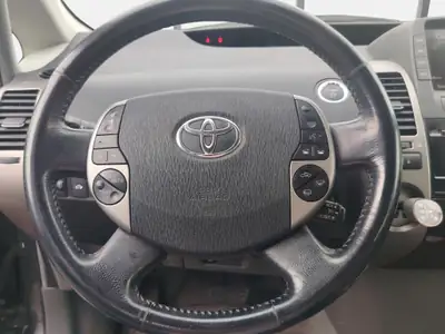 Toyota Prius 1.5 Hybrid — Pionnière écologique, entretien exemplaire — Thumbnail 12