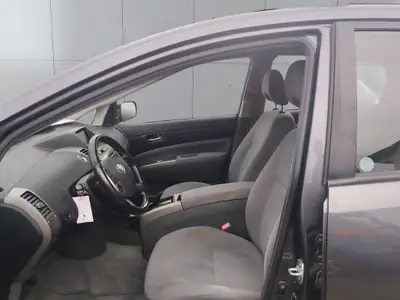 Toyota Prius 1.5 Hybrid — Pionnière écologique, entretien exemplaire — Thumbnail 13