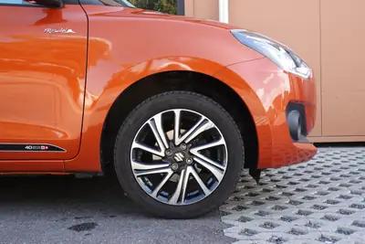 Suzuki Swift 1.2i Hybrid Allgrip 4x4 — Citadine écologique avec traction intégrale — tableau de bord
