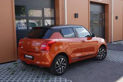 Suzuki Swift 1.2i Hybrid Allgrip 4x4 — Citadine écologique avec traction intégrale — Miniature 7