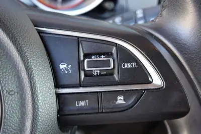 Suzuki Swift 1.2i Hybrid Allgrip 4x4 — Citadine écologique avec traction intégrale — Miniature 13