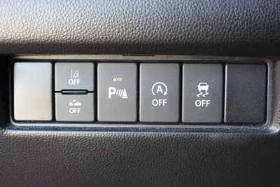 Suzuki Swift 1.2i Hybrid Allgrip 4x4 — Citadine écologique avec traction intégrale — Miniature 19