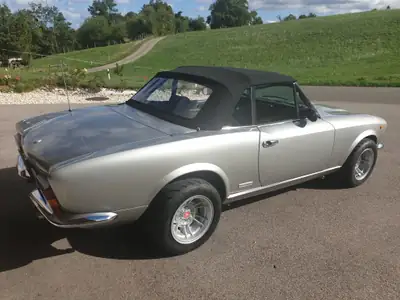 FIAT 124 Spider DS 1983 — Cabriolet légendaire, 53'000 km seulement — vue extérieure