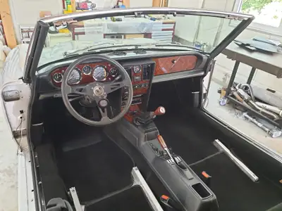 FIAT 124 Spider DS 1983 — Cabriolet légendaire, 53'000 km seulement — intérieur