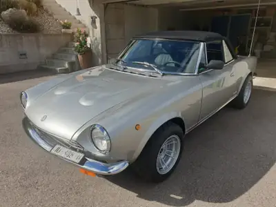 FIAT 124 Spider DS 1983 — Cabriolet légendaire, 53'000 km seulement — tableau de bord