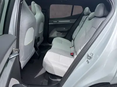 Volvo EX30 Twin Ultra Performance AWD — SUV électrique 428 ch, très peu roulé — Miniatura 10
