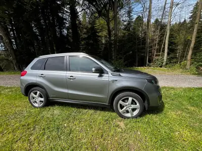 Suzuki Vitara 1.6 VVT Sergio Cellano Top 4x4 — SUV compact robuste, toit panoramique et équipements premium — Außenansicht