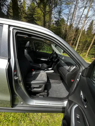 Suzuki Vitara 1.6 VVT Sergio Cellano Top 4x4 — SUV compact robuste, toit panoramique et équipements premium — Detail