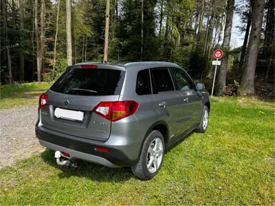 Suzuki Vitara 1.6 VVT Sergio Cellano Top 4x4 — SUV compact robuste, toit panoramique et équipements premium — Innenraum