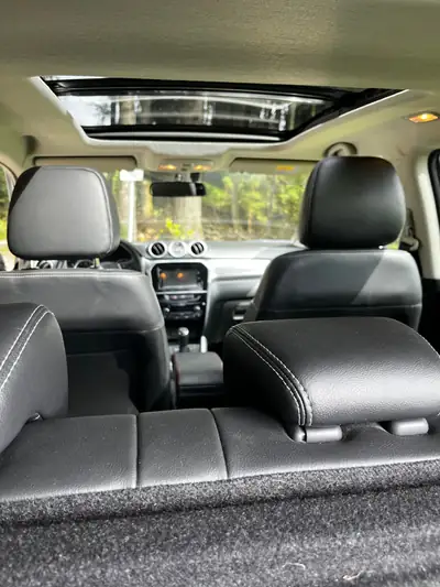 Suzuki Vitara 1.6 VVT Sergio Cellano Top 4x4 — SUV compact robuste, toit panoramique et équipements premium — Miniatur 9
