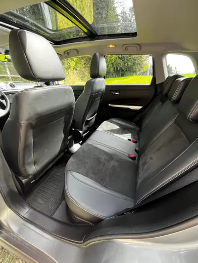 Suzuki Vitara 1.6 VVT Sergio Cellano Top 4x4 — SUV compact robuste, toit panoramique et équipements premium — Miniatur 7