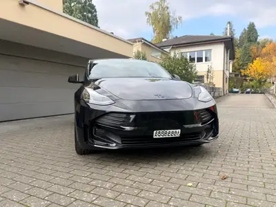 Tesla Model Y Performance Startech Tuning — Électrique haute performance, 64'000 km — Seitenansicht