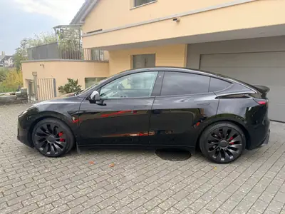 Tesla Model Y Performance Startech Tuning — Électrique haute performance, 64'000 km — Heckansicht