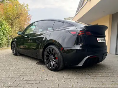 Tesla Model Y Performance Startech Tuning — Électrique haute performance, 64'000 km — Außenansicht