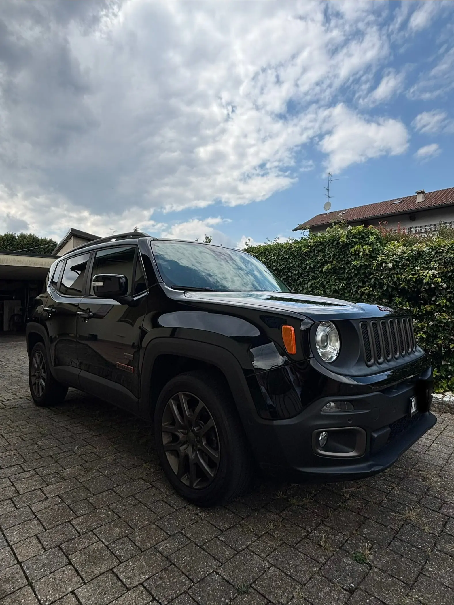 Jeep Renegade 2.0 CRD 140 75th Anniversary — SUV compact AWD, toit panoramique, équipement complet — Außenansicht
