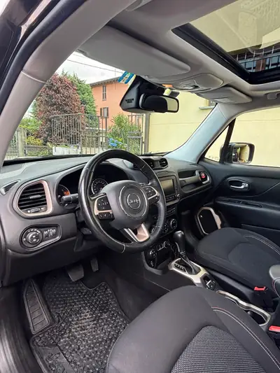 Jeep Renegade 2.0 CRD 140 75th Anniversary — SUV compact AWD, toit panoramique, équipement complet — Heckansicht