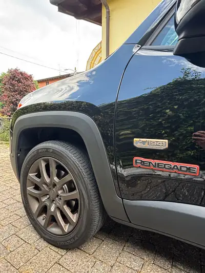 Jeep Renegade 2.0 CRD 140 75th Anniversary — SUV compact AWD, toit panoramique, équipement complet — Detail